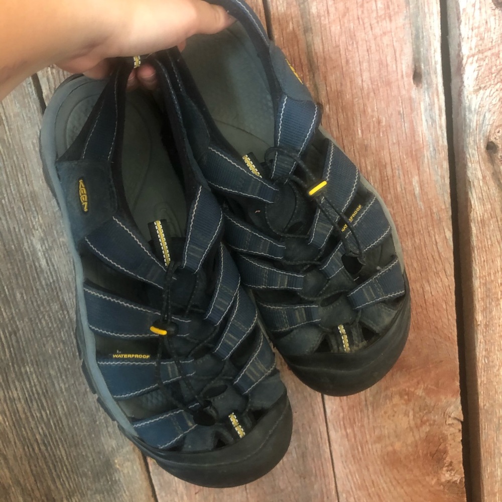 Keen Men’s US 13 sandals navy/yellow
